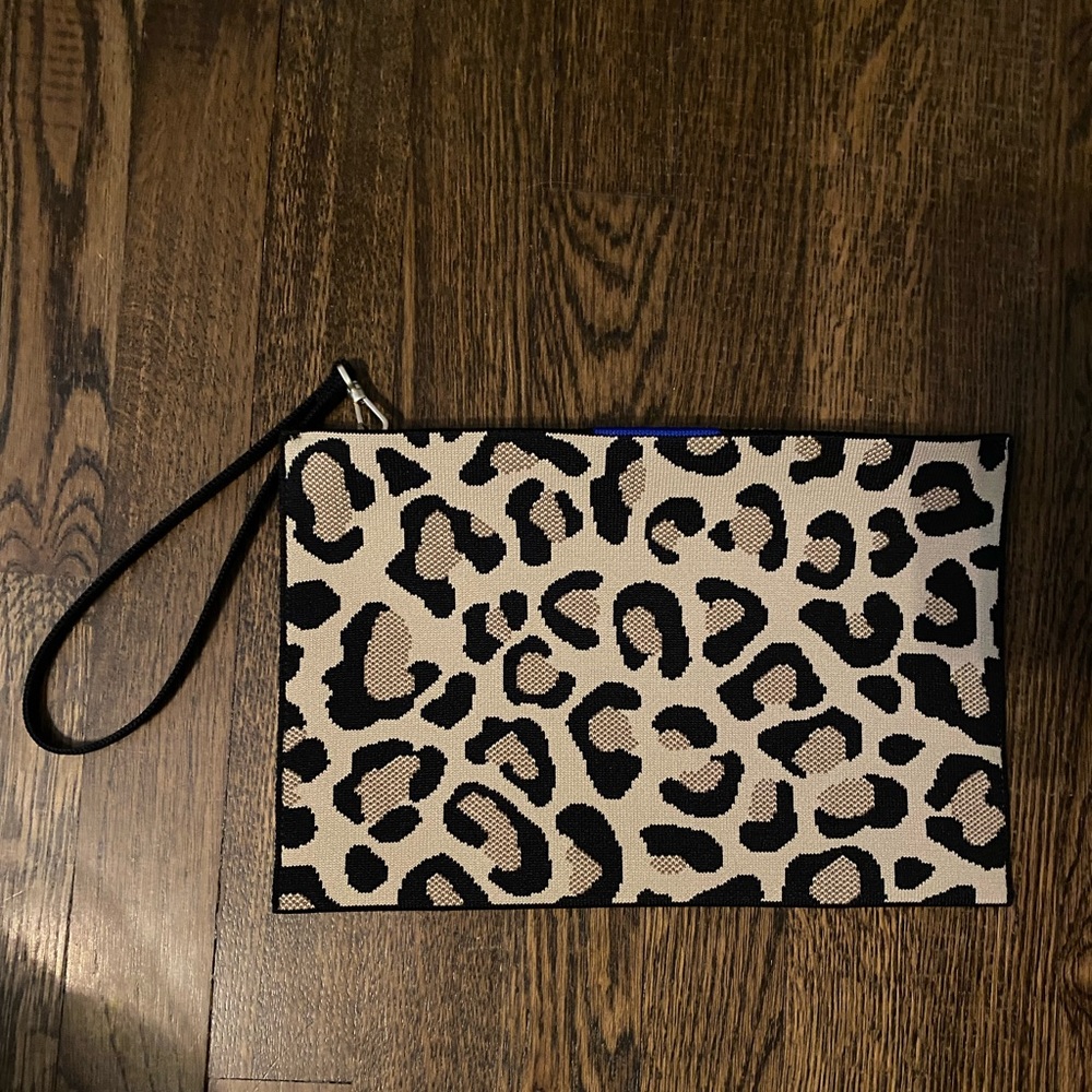 Rothy’s desert cat wristlet